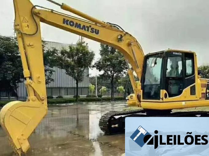 ESCAVADEIRA HIDRÁULICA KOMATSU PC130 