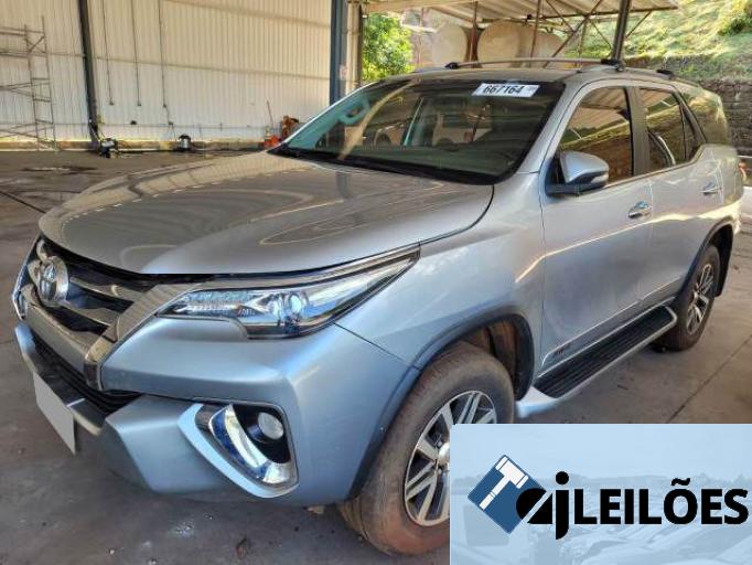 TOYOTA HILUX SW4 16/16