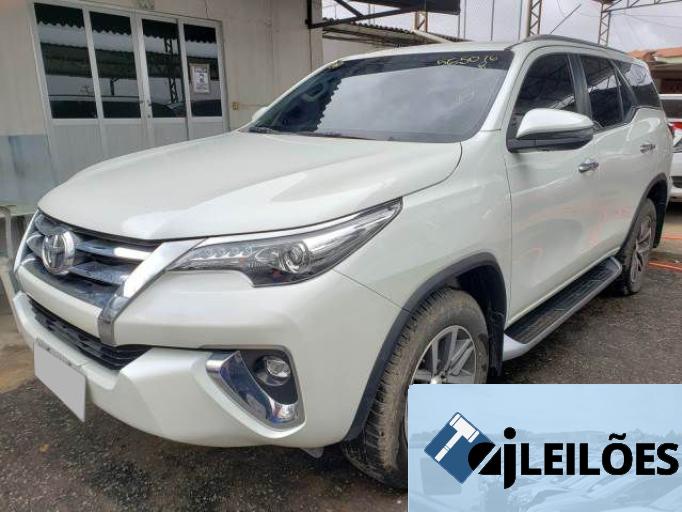 TOYOTA HILUX SW4 19/19